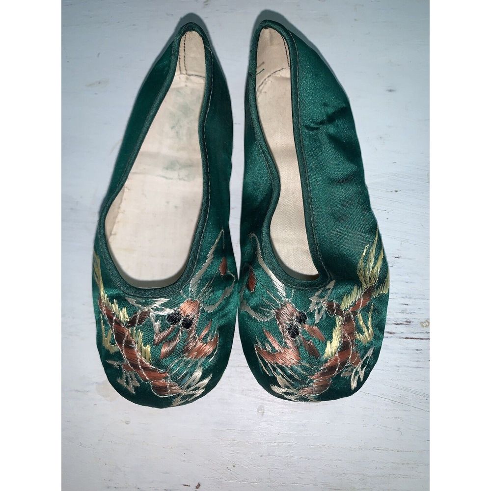 Korea War Souvenir Little Girls Handmade Silk Embroidered Slip On Shoes 6"